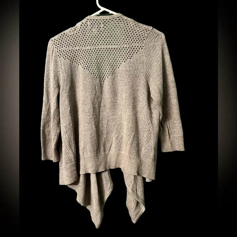 American Eagle Outfitters excellent sleeve
